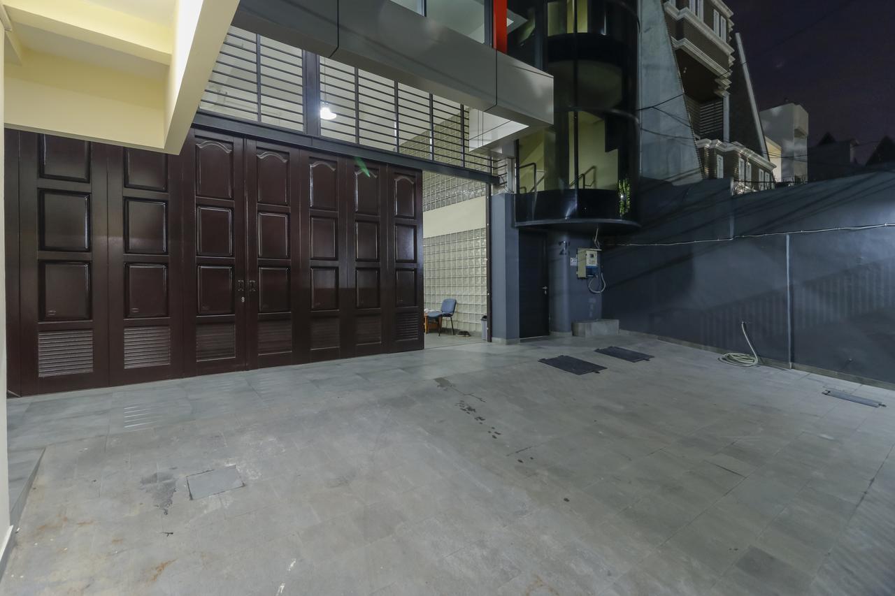 Reddoorz Near Harmoni Gajah Mada Hotel Jakarta Exterior photo