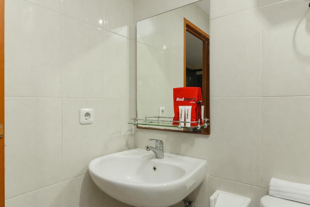 Reddoorz Near Harmoni Gajah Mada Hotel Jakarta Exterior photo